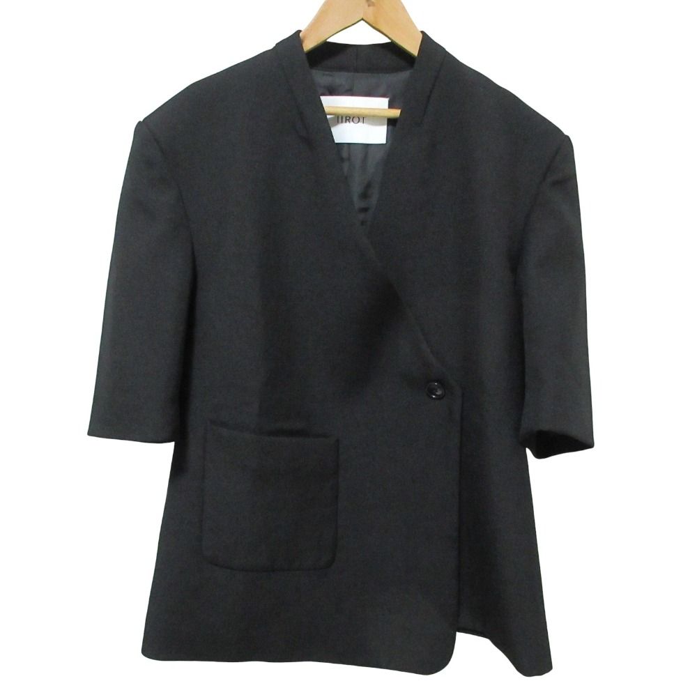 美品 IIROT イロット ミドルスリーブ ノーカラー ジャケット ブラック 美品 IIROT イロット ミドルスリーブ ウール ノーカラージャケット 36