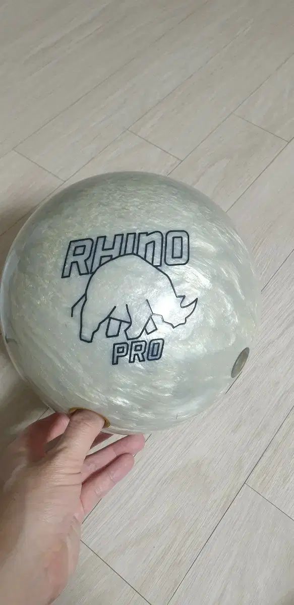ライノ アイボリー プロ ボーリングボール 15パウンド 出品 - メルカリ