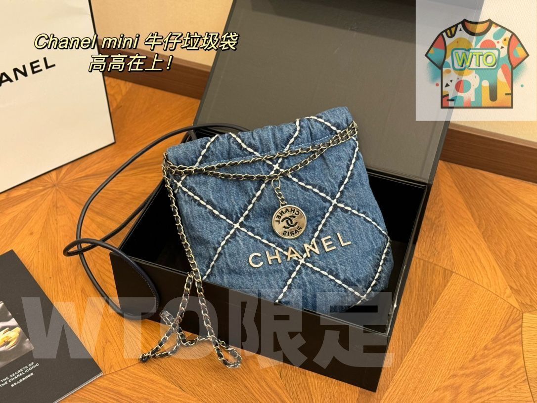 シャネルCHANELのショッピングバッグには、財布、キーバッグ、小銭入れ