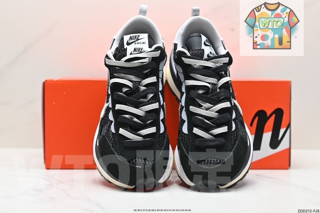サカイ × ナイキ ヴェイパー ワッフル ブラックアンドホワイト CV1363