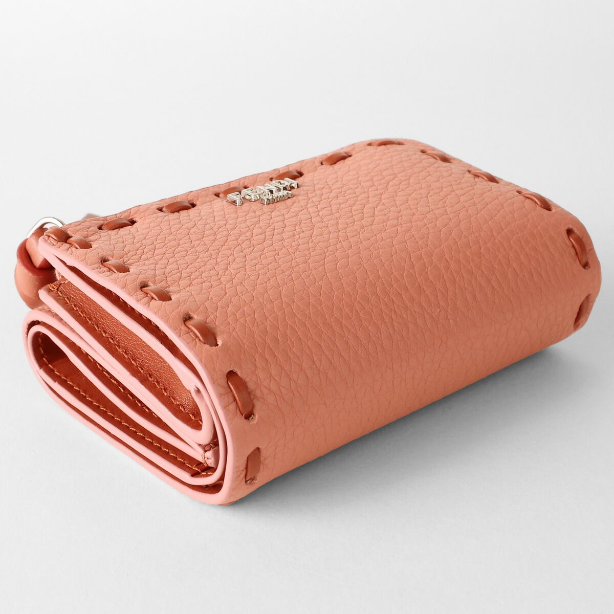FENDI ピーカブー セレリア ロゴ 二つ折り財布 レザー ピンク 【公式通販】