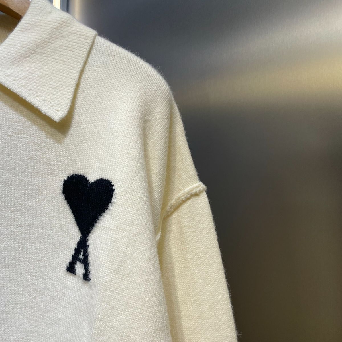 新品 ami アイボリー ニット セーター 男女兼用 - メルカリ