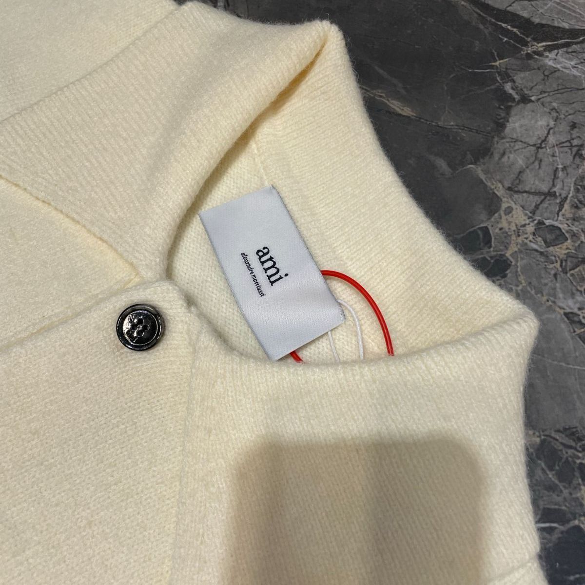 新品 ami アイボリー ニット セーター 男女兼用 - メルカリ