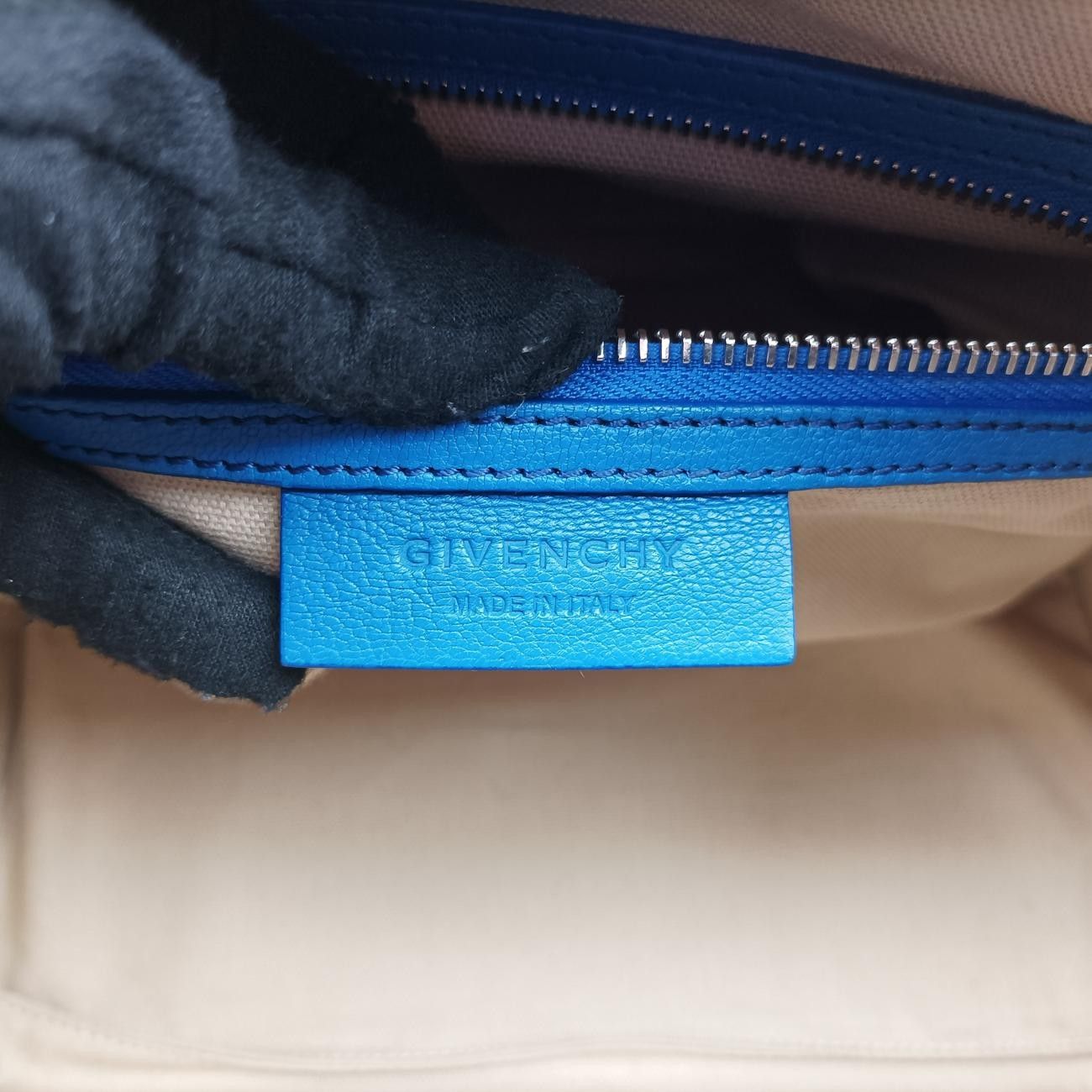 ジバンシーGivenchyアンティゴナ ブルー レザー ZE D 1116 - メルカリ