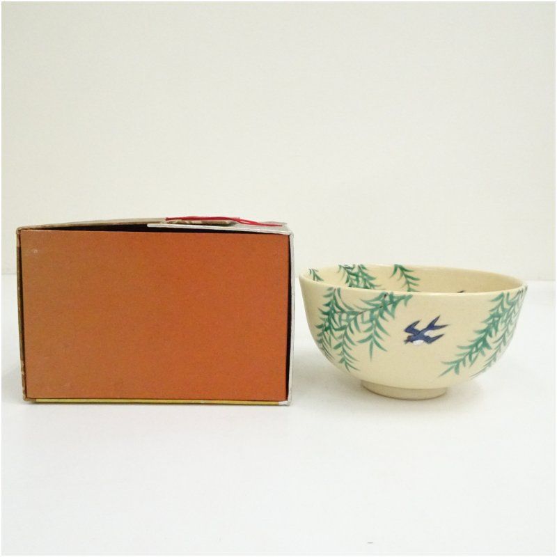 京焼 音羽山窯造 色絵柳に燕茶碗（箱付） 茶道 抹茶 おしゃれ 抹茶茶碗