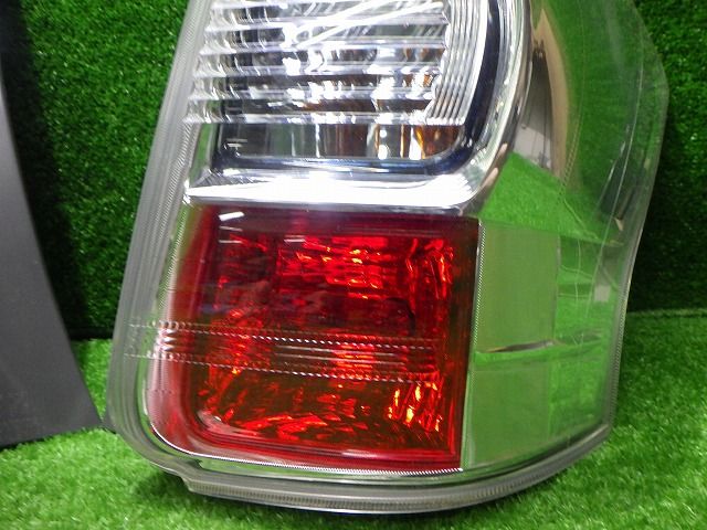 中古品☆プリウスα左右テールランプ☆前期用ZVW 40W/ZVW41W プリウスα 純正テール 左右セット ZVW40 ZVW41 トヨタ 【正規/DEPO製