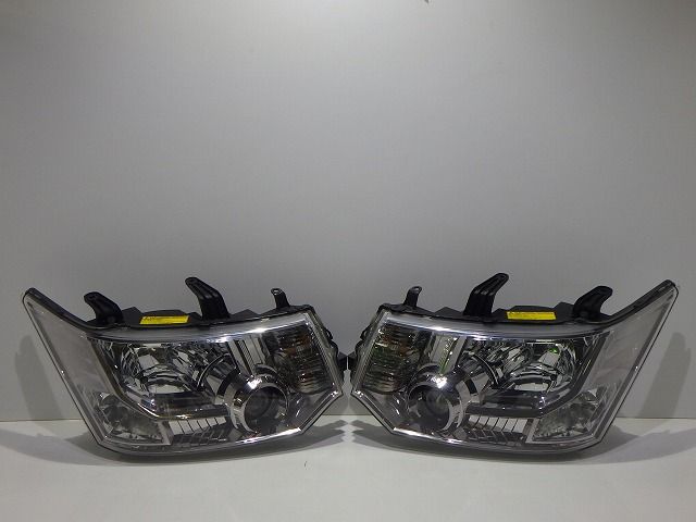 ②デリカD5　純正ヘッドライト　左右　早い者勝ち❕️ デリカD5 前期 ヘッドライト左右 HID CV系 100-87918 8301D291