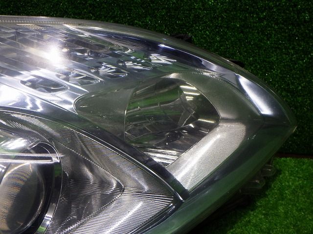 ZVW30 トヨタ プリウス 前期 左右セット ￼ヘッドライト 47-30 ZVW30