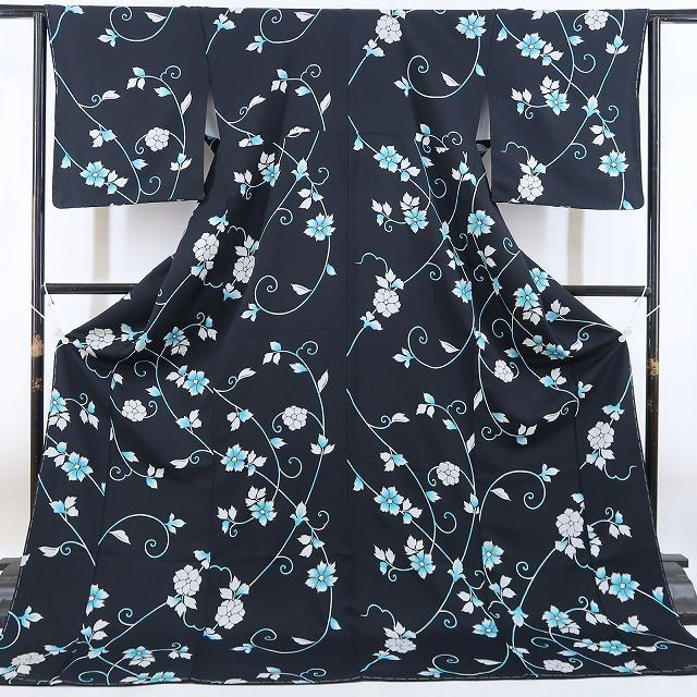 ❁tomihisa❁新品 唐花 着物 正絹“花の小紋に笑顔を添えれば貴女に