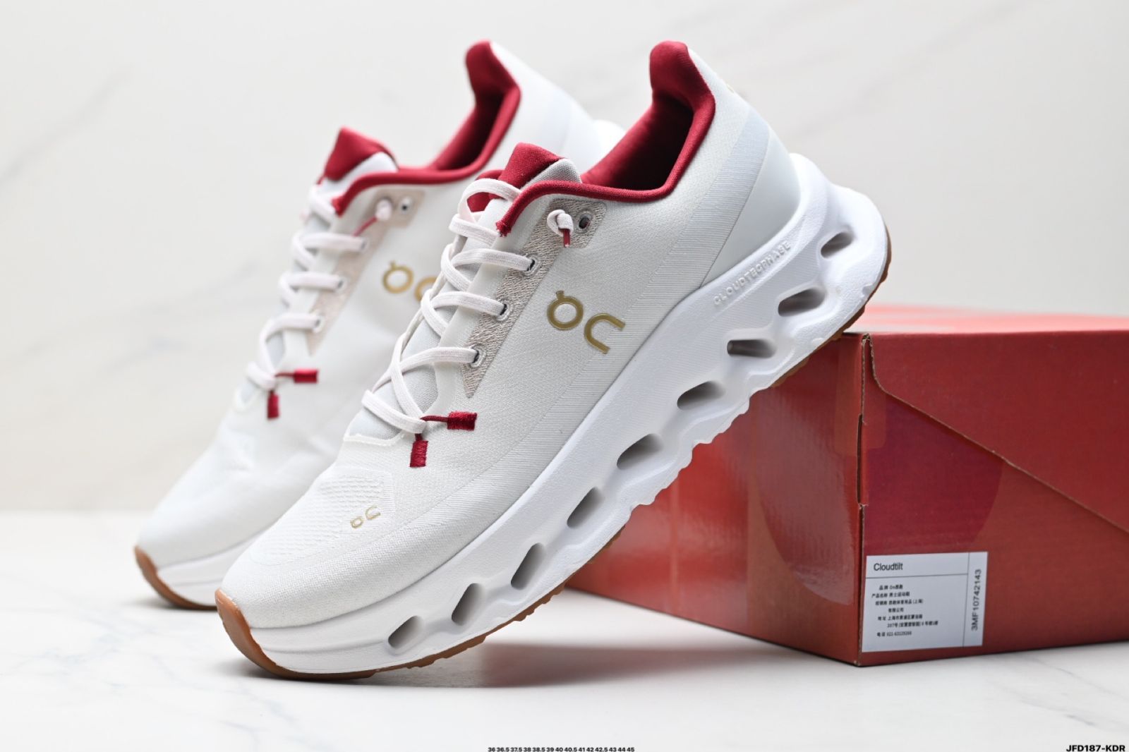 全新未使用On クラウドティルト 蛇年限定 軽量スニーカー - メルカリ