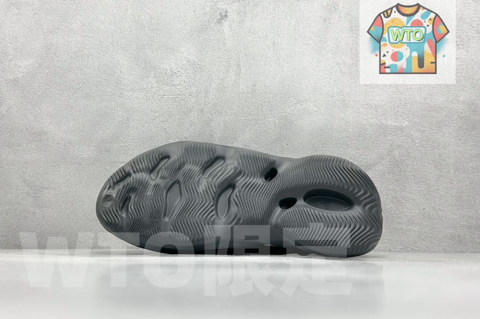 アディダス イージー フォームランナー 