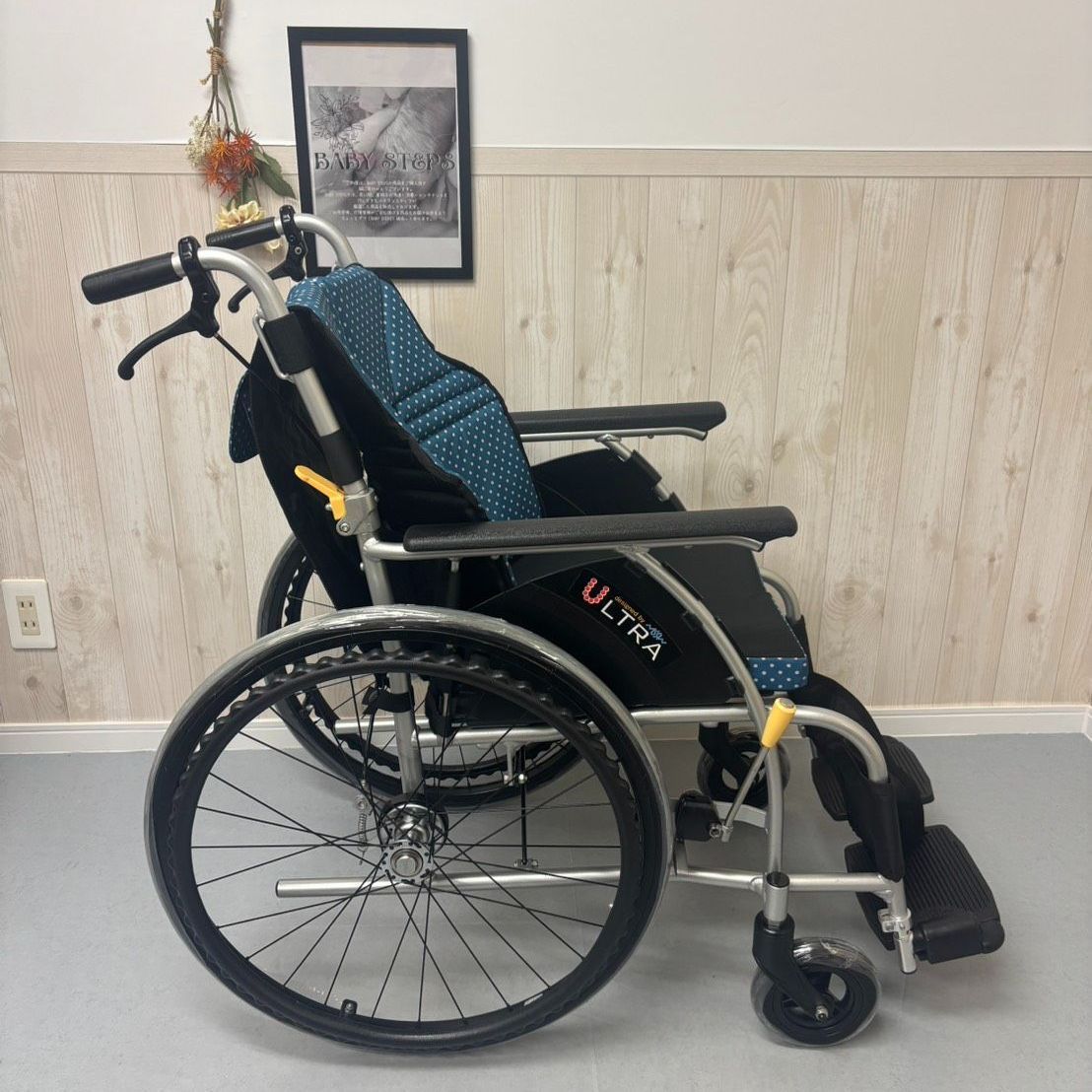 車椅子 日進医療器 ノーパンクタイヤ 自走型 NA-U1 自走用車椅子NA－U1 ウルトラ 背折れ式・介助ブレーキ付｜メーカー