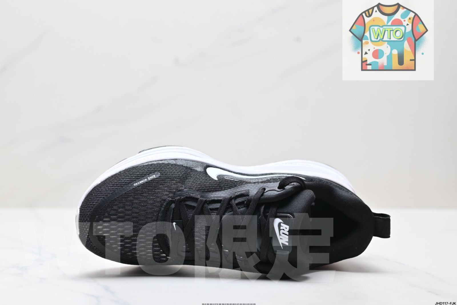 ナイキ ボメロ18 