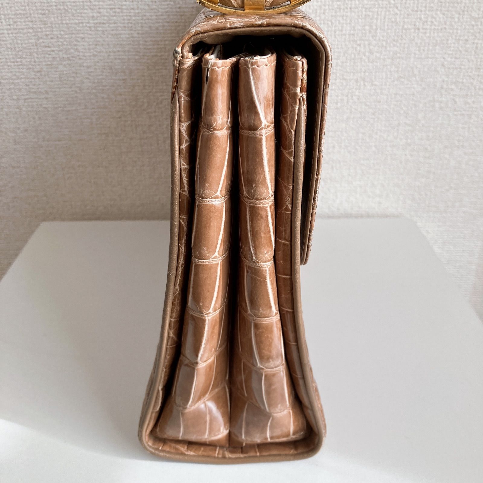 クロコダイル風ハンドバッグ ベージュ エナメル加工 専用の鏡付き