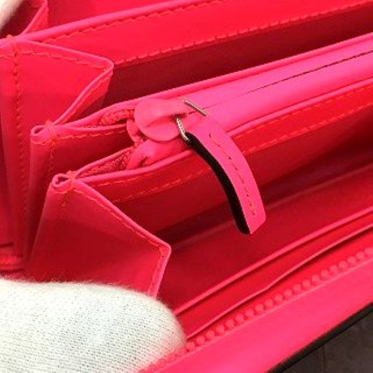 送料込み！ 極美品 GUCCI ジップウォレット ラバーエフェクト 箱付き