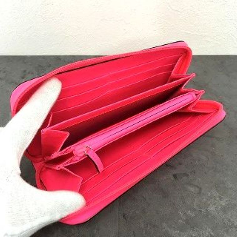 送料込み！ 極美品 GUCCI ジップウォレット ラバーエフェクト 箱付き