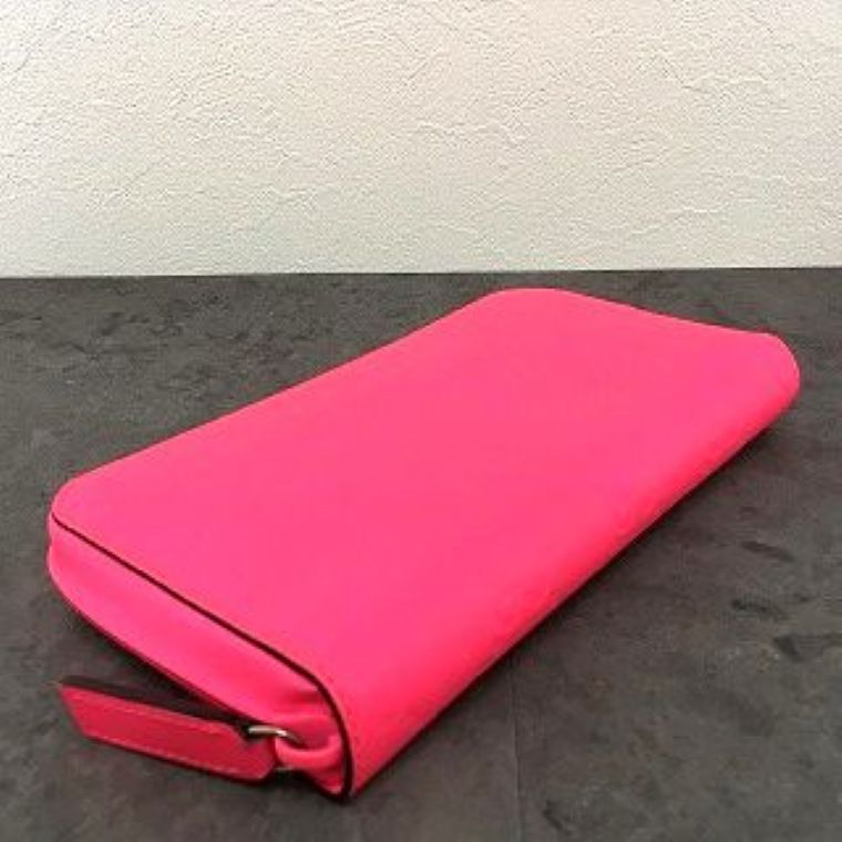 送料込み！ 極美品 GUCCI ジップウォレット ラバーエフェクト 箱付き