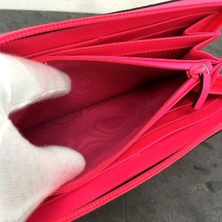 極美品 GUCCI ジップウォレット ラバーエフェクト 箱付き 504 送料込み！ 極美品 GUCCI ジップウォレット ラバーエフェクト 箱付き