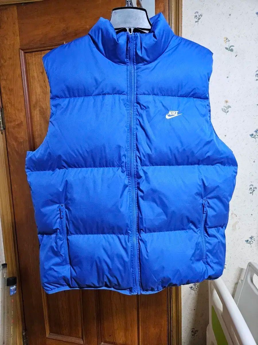 ほぼ新品) NIKE ナイキ NSW プリマロフト 防水 ベスト - メルカリ