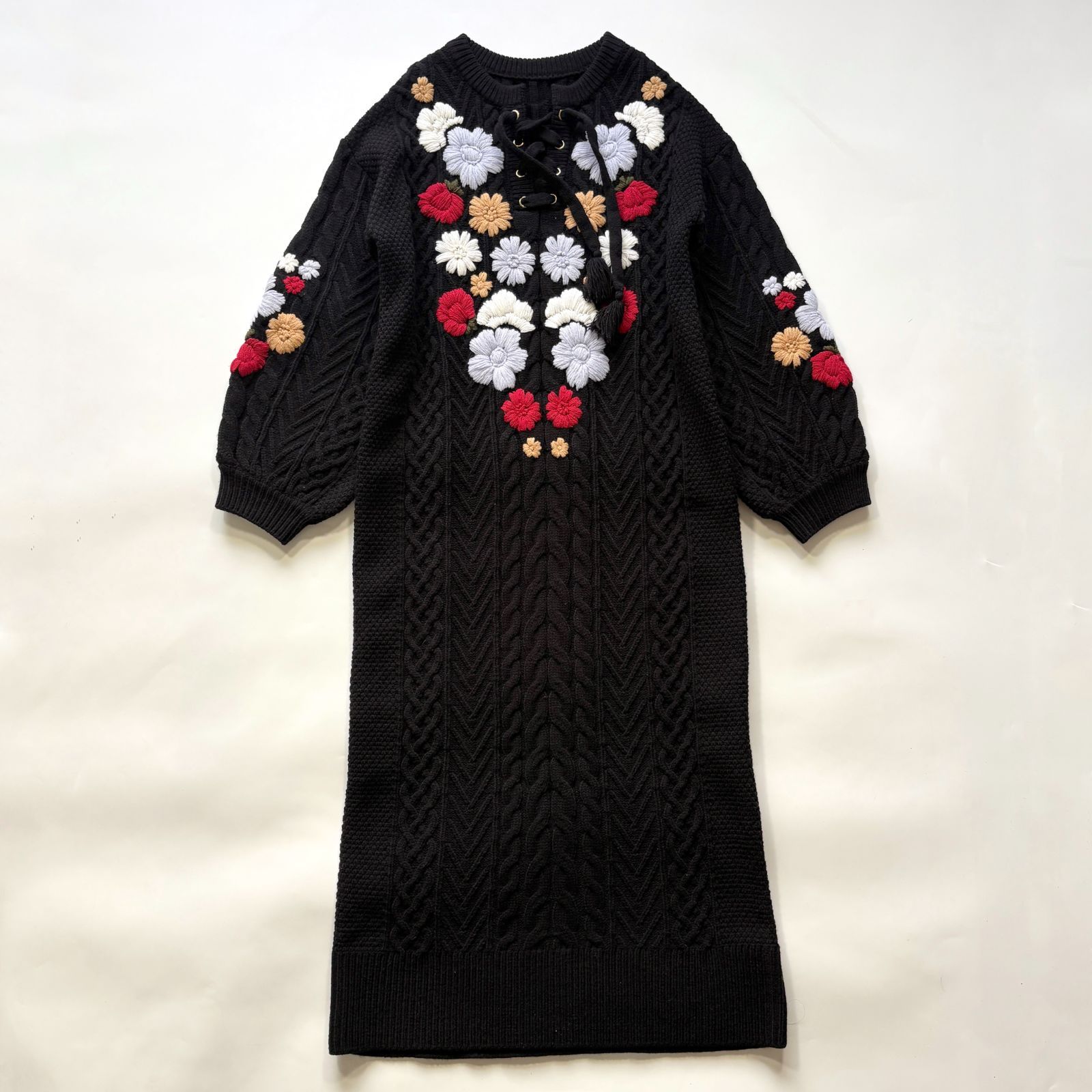 【美品】GRACE CONTINENTALE グレースコンチネンタル ニットワンピース 花刺!-利用文字-! 36