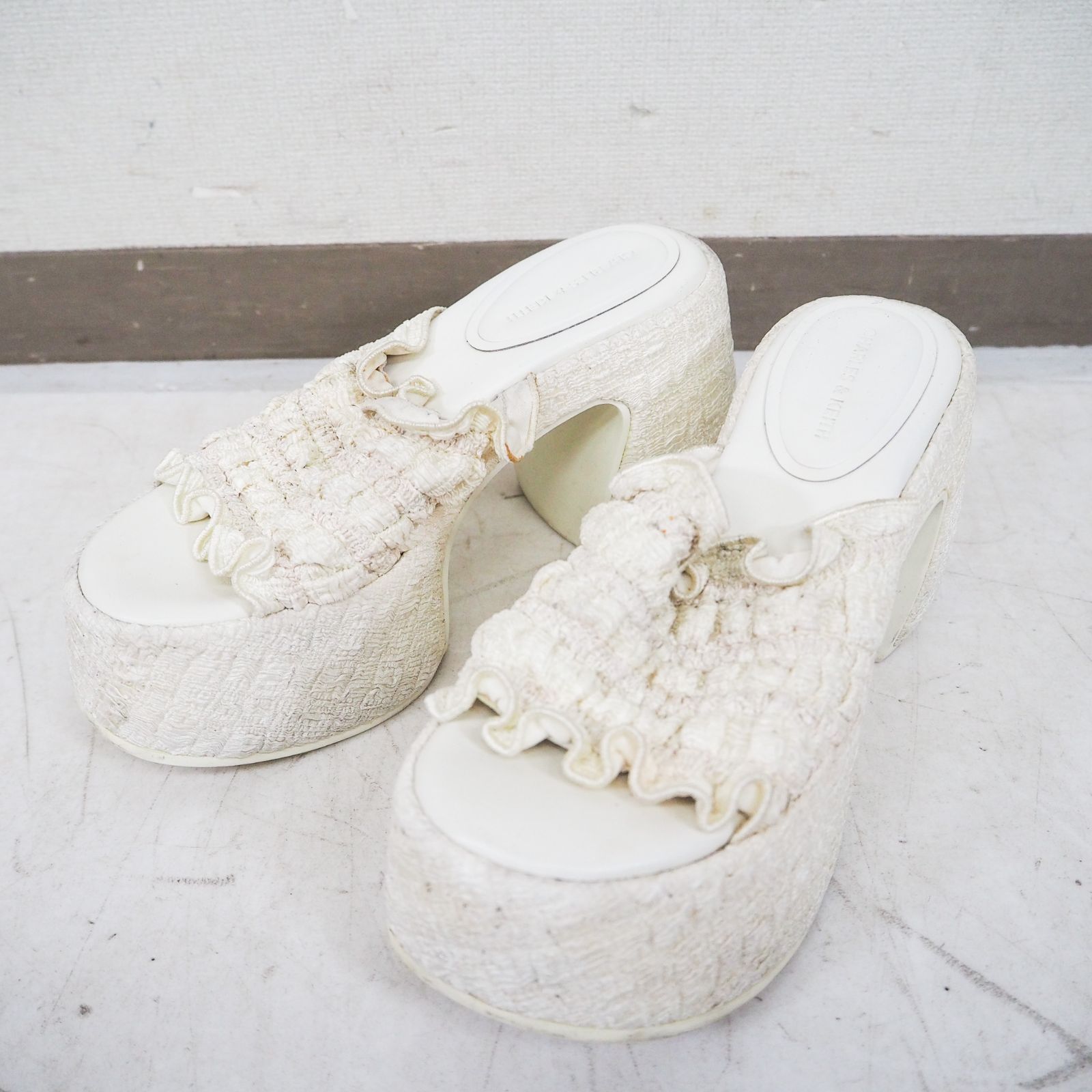 Nuala ヌアラ ルーシュドプラットフォームミュール（サンダル