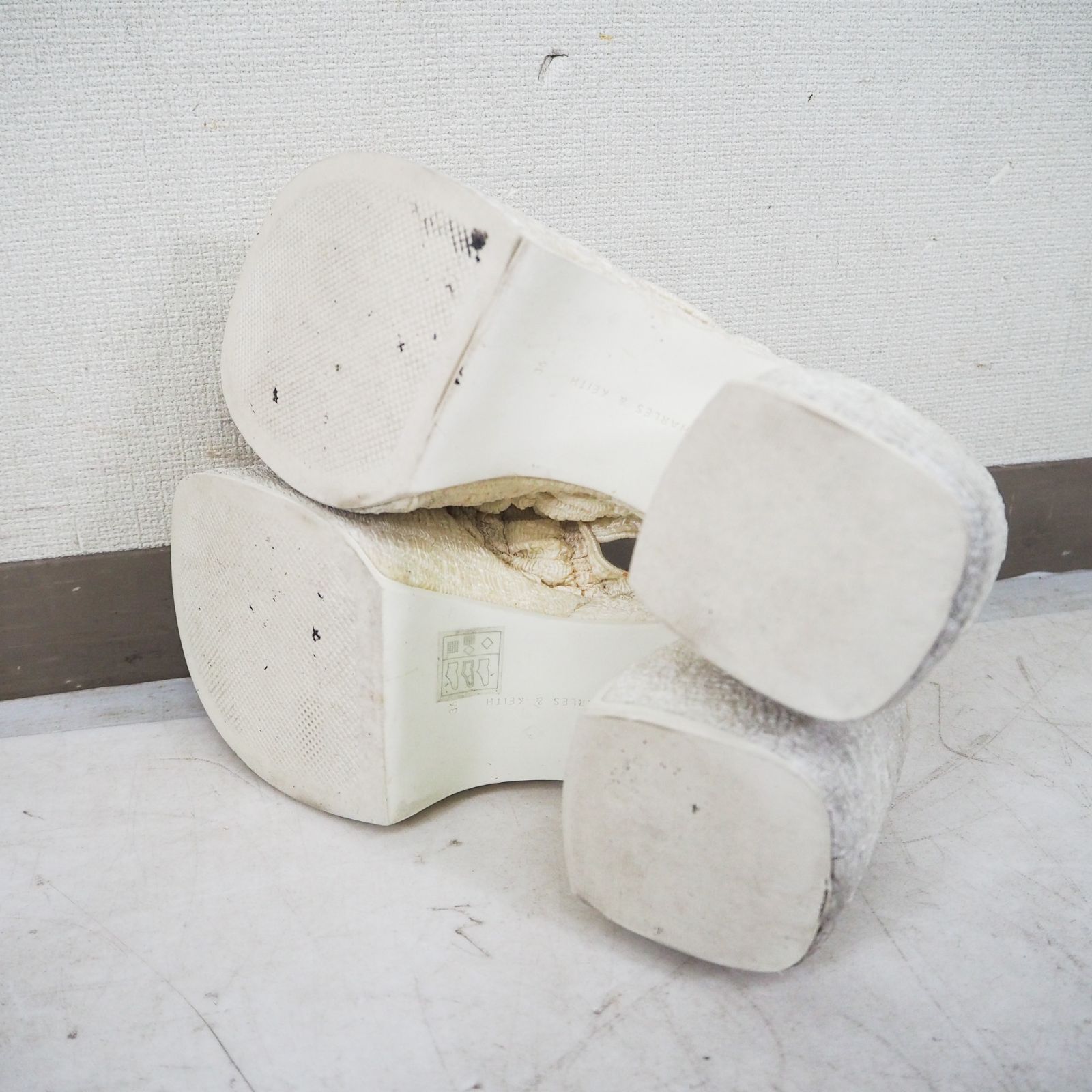 Nuala ヌアラ ルーシュドプラットフォームミュール（サンダル