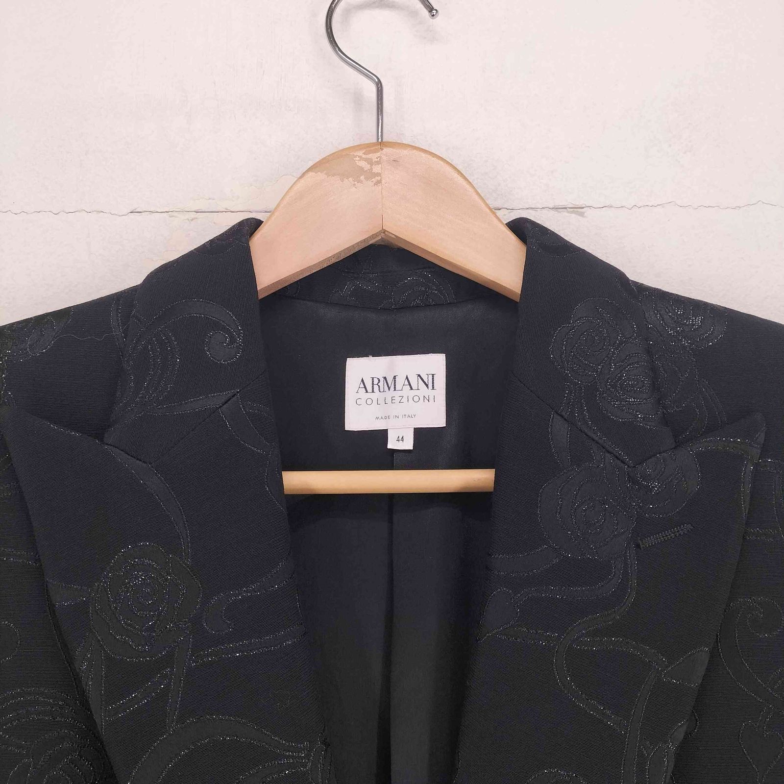 アルマーニコレッツォーニ　ジャケット　花柄　立体花デザイン　ジャガード　黒　40 アルマーニコレツィオーニ ARMANI COLLEZIONI 花柄シングルテーラード
