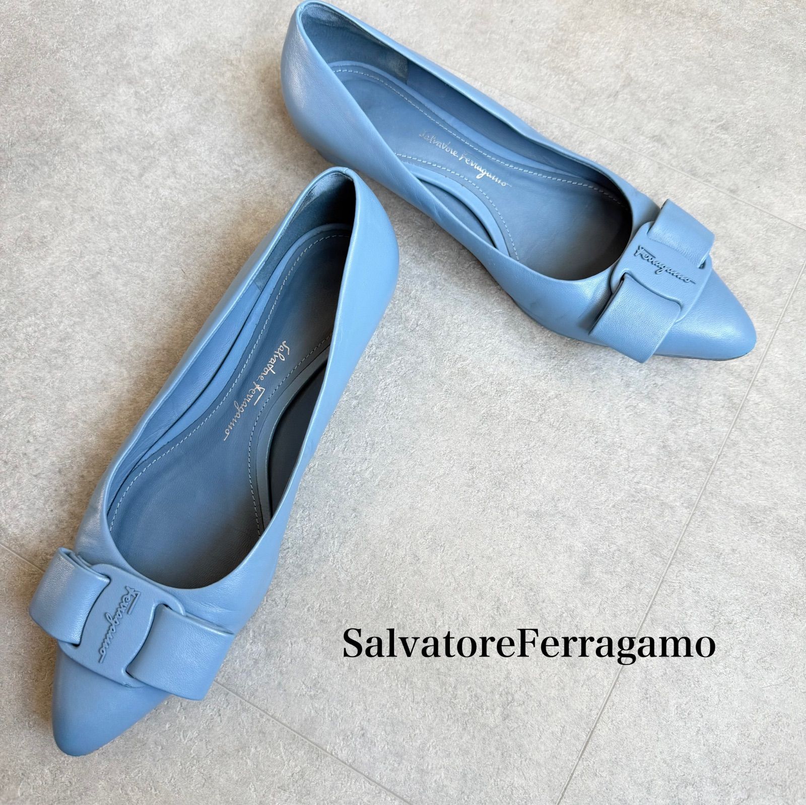 フェラガモ“リボン”モチーフのアイコンシューズが24年春に進化、大ぶり