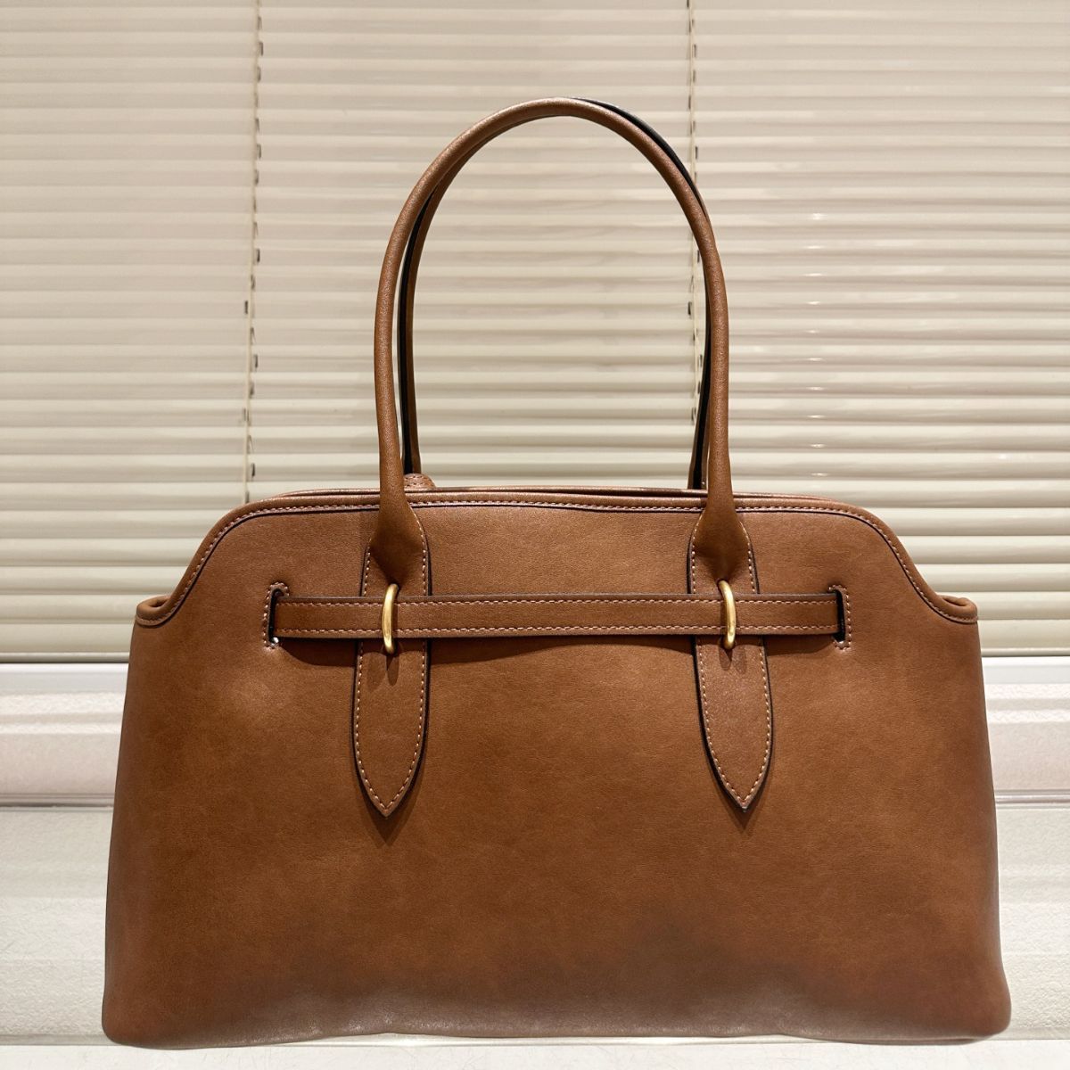 新品 miu miu ブラウンレザー ハンドバッグA4対応 - メルカリ