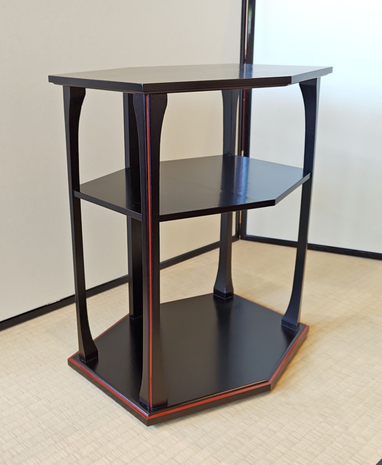 送料込【逢絢亭】茶道具 糸巻棚 柿合塗 組立式 爪紅 表千家好写 木製 作家物 送料込【逢絢亭】茶道具 糸巻棚 柿合塗 組立式 爪紅 表千家好写 木製