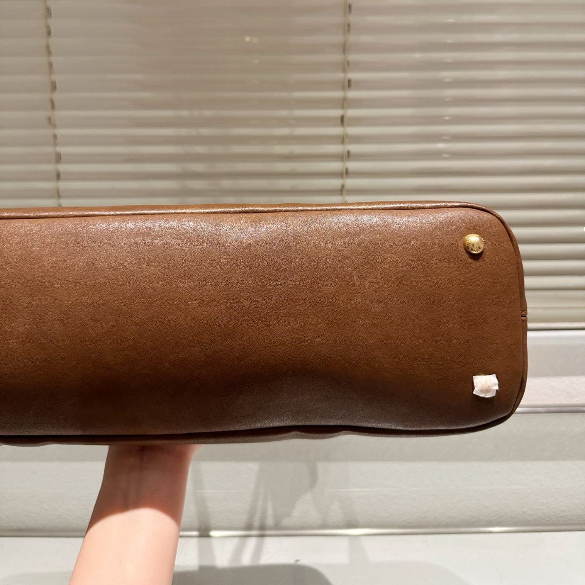 新品 miu miu ブラウンレザー ハンドバッグA4対応 - メルカリ