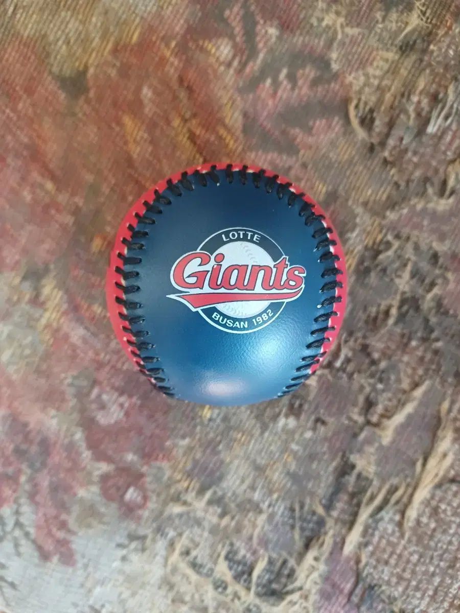 ヴィ(V・テヒョン・テテ)監督 サインボール 出品 (ロッテ ロゴボール