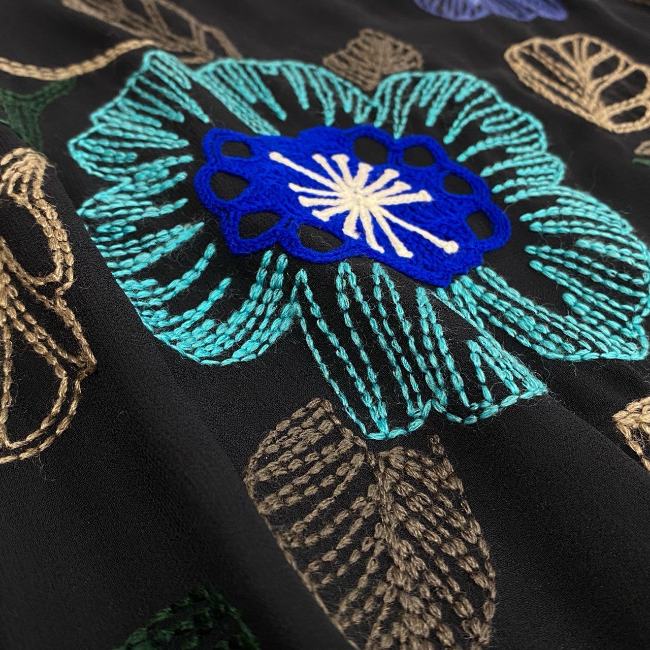 『新品未使用』⭐️トクコプルミエヴォル⭐️濃いグリーンのリバーシブルコート総柄❣️ 新品未使用』⭐️トクコプルミエヴォル⭐️黒地にヨーロッパ女性の