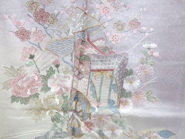 【一輝堂】付下げ スワトウ刺繍 花 御所車 暈し 正絹 着物 美品 身丈約169.5cm 裄丈約68cm 25z11-6197