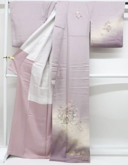 【一輝堂】付下げ スワトウ刺繍 花 御所車 暈し 正絹 着物 美品 身丈約169.5cm 裄丈約68cm 25z11-6197