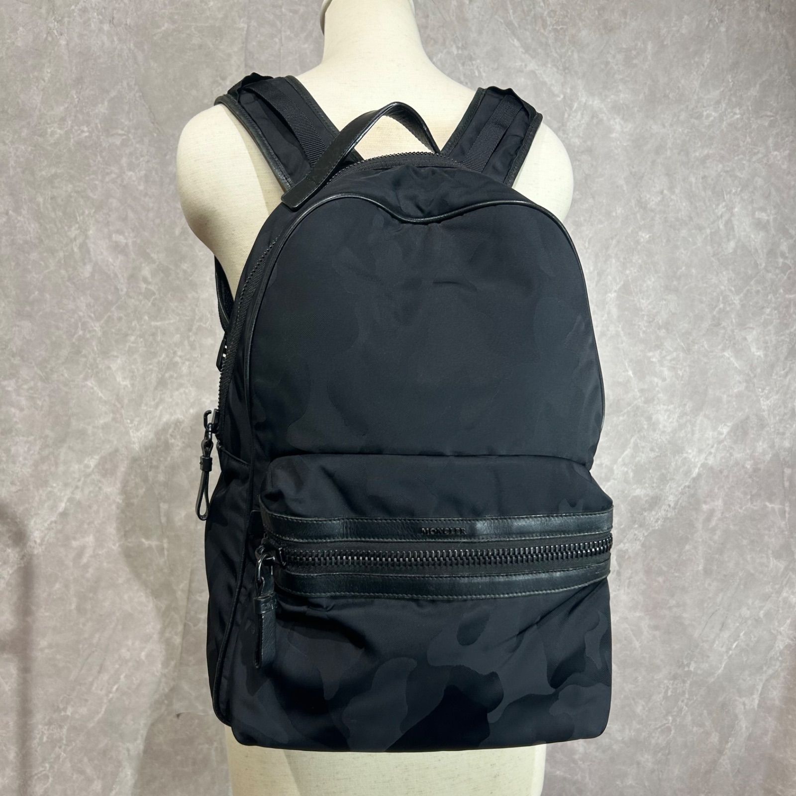 美品 MONCLER モンクレール ZAINO バックパック リュック カモフラ MONCLER モンクレール リュック バックパック黒系カモフラ - メルカリ