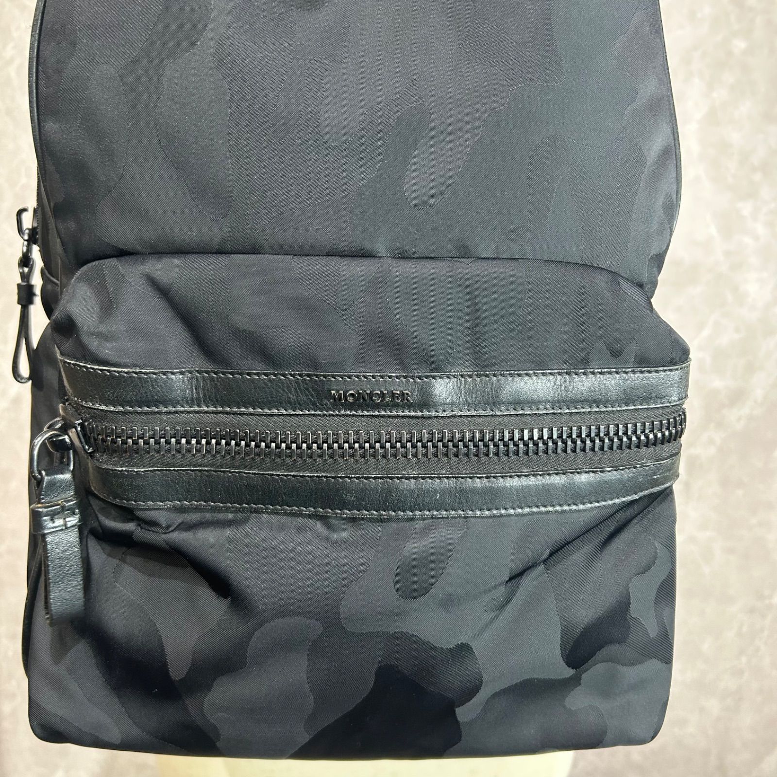 MONCLER モンクレール リュック バックパック黒系カモフラ - メルカリ