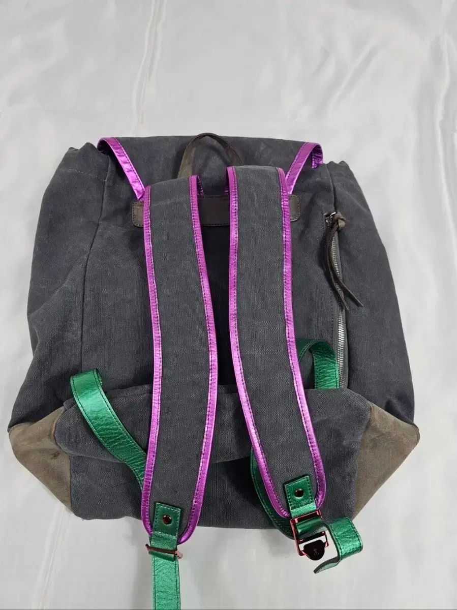 ○★新品未使用　ヴィヴィアンウエストウッド　メタリックミリタリー　リュック ○☆新品未使用 ヴィヴィアンウエストウッド メタリックミリタリー