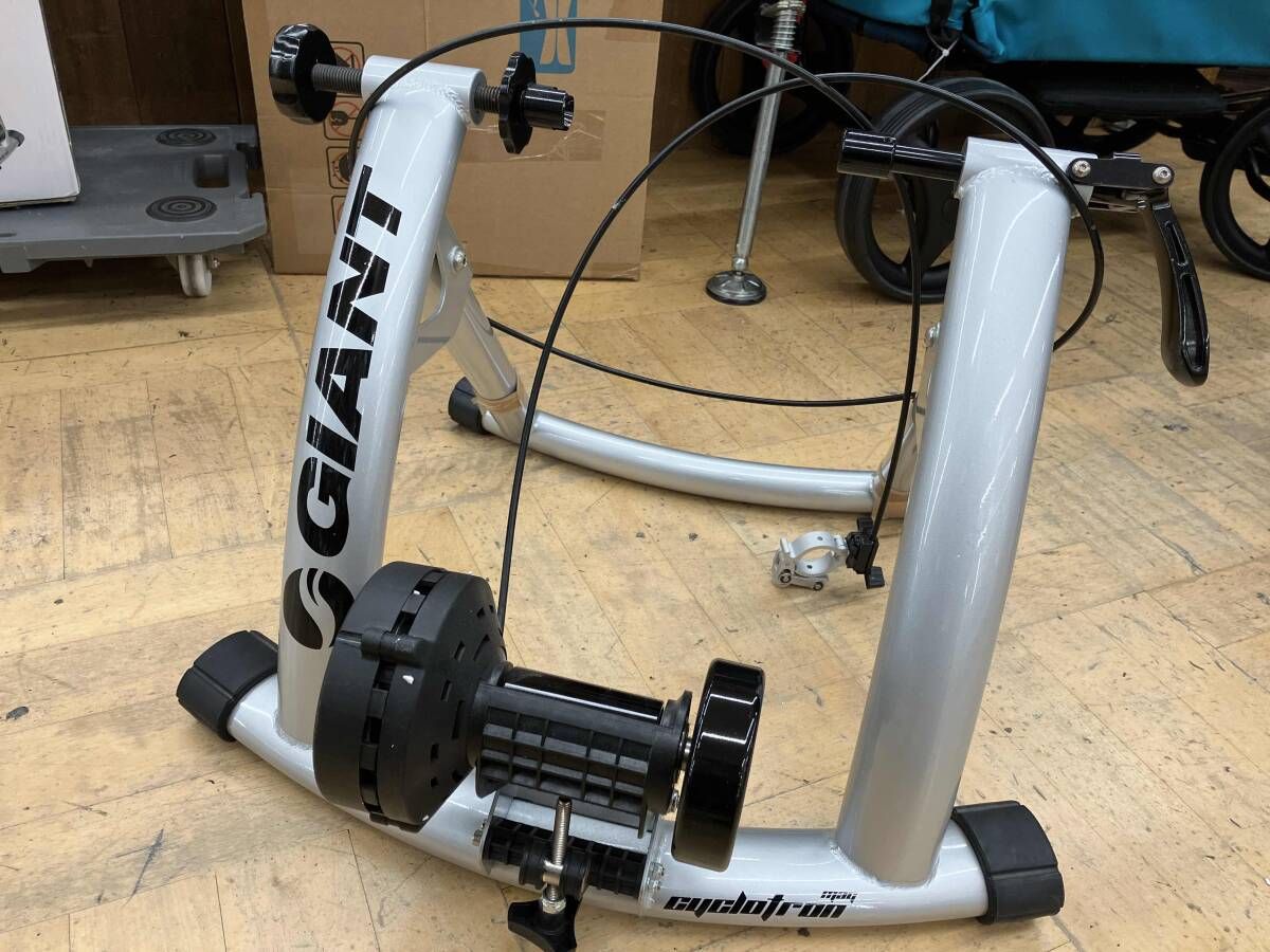 GIANT CYCLOTRON MAG2 トレーナー ローラー台　室内２時間使用 GIANT CYCLOTRON MAG2 トレーナー ローラー台 室内2時間使用 GIANT