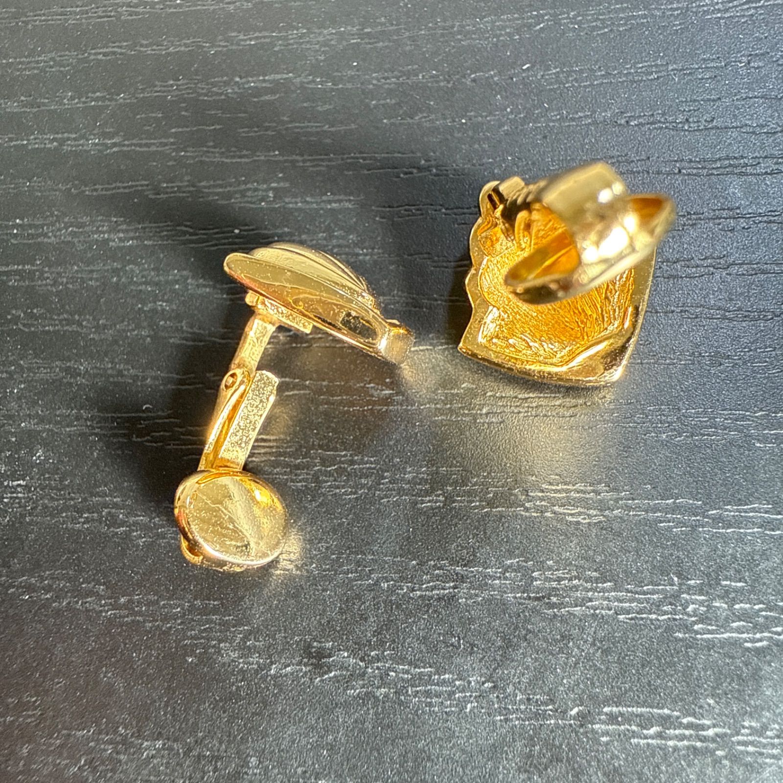 ショップ クリスチャンディオール イヤリング ゴールドカラー ライン