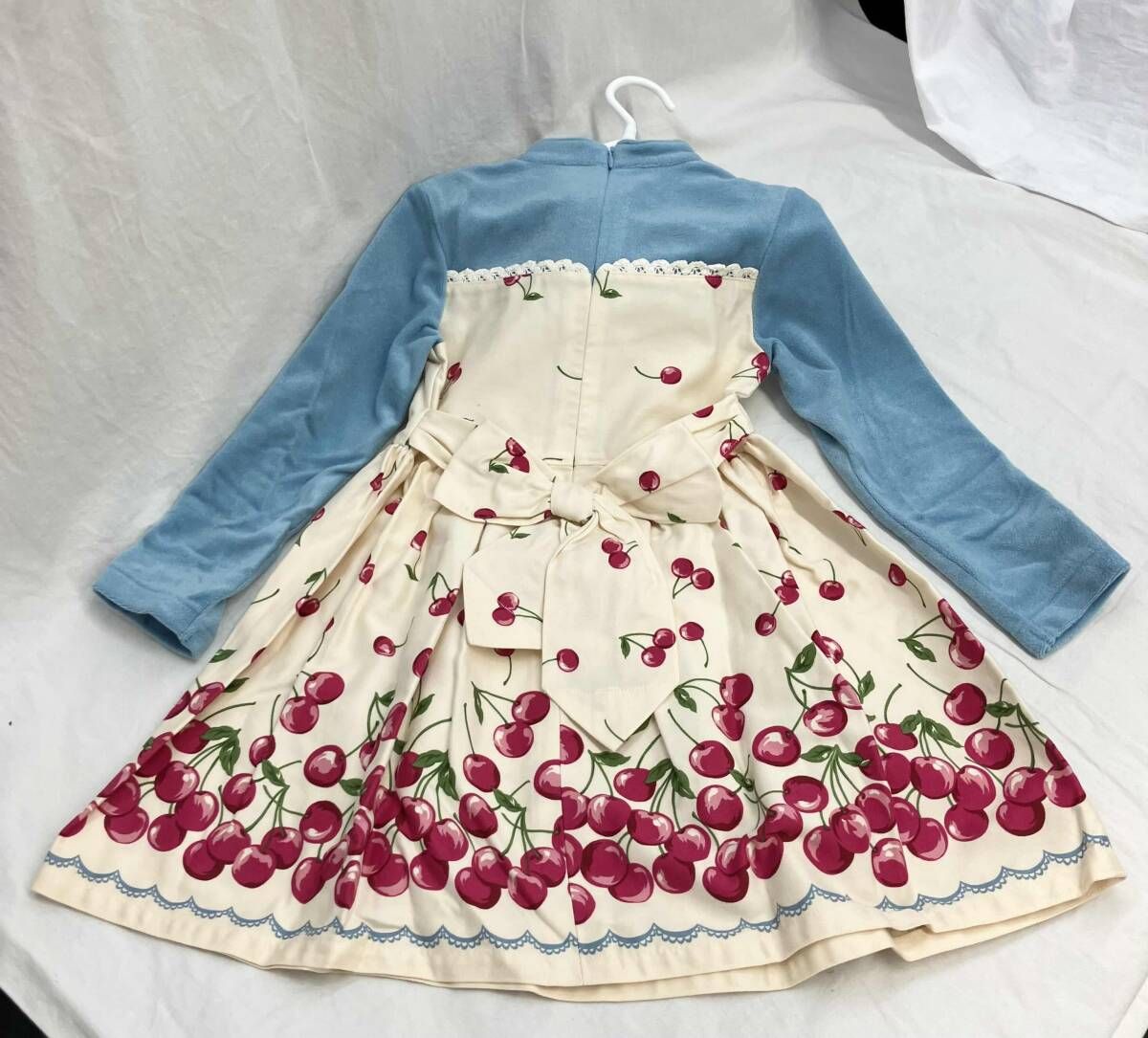 m*a様 シャーリーテンプル　さくらんぼ　ワンピース　120 Shirley Temple シャーリーテンプル さくらんぼ柄 ワンピース オフ