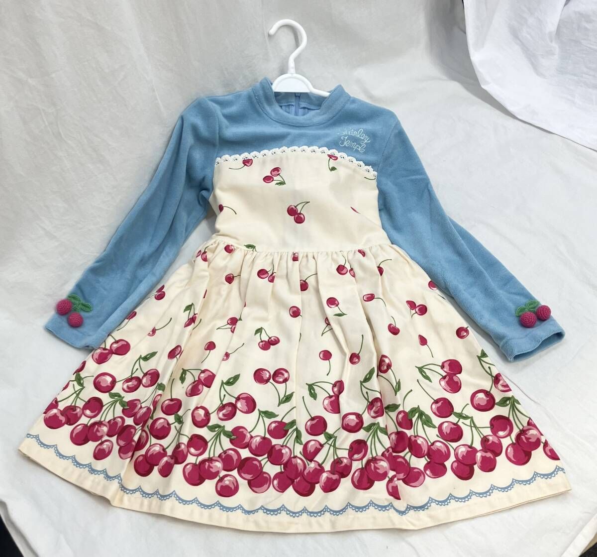 m*a様 シャーリーテンプル　さくらんぼ　ワンピース　120 Shirley Temple シャーリーテンプル さくらんぼ柄 ワンピース オフ