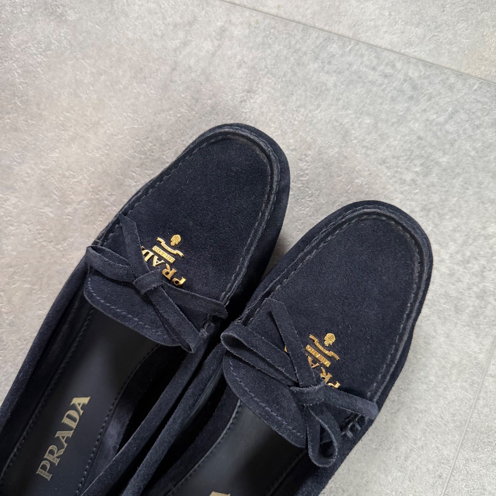 PRADA プラダ ロゴ リボン ドライビングシューズ ネイビー ゴールド