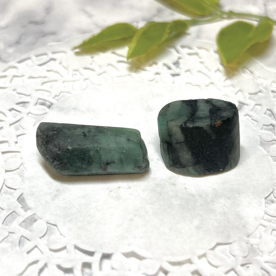 E16684】エメラルド 緑柱石 天然石 鉱物 パワーストーン 原石 研磨