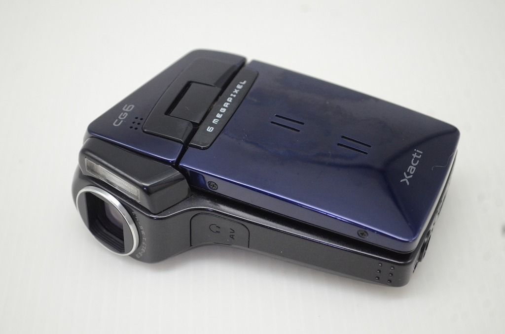 【C95】SANYO Xacti CG6 デジタルムービーカメラ　CCD Amazon | 三洋電機 デジタルムービーカメラ「xacti」 DMX-CG6(シルバー