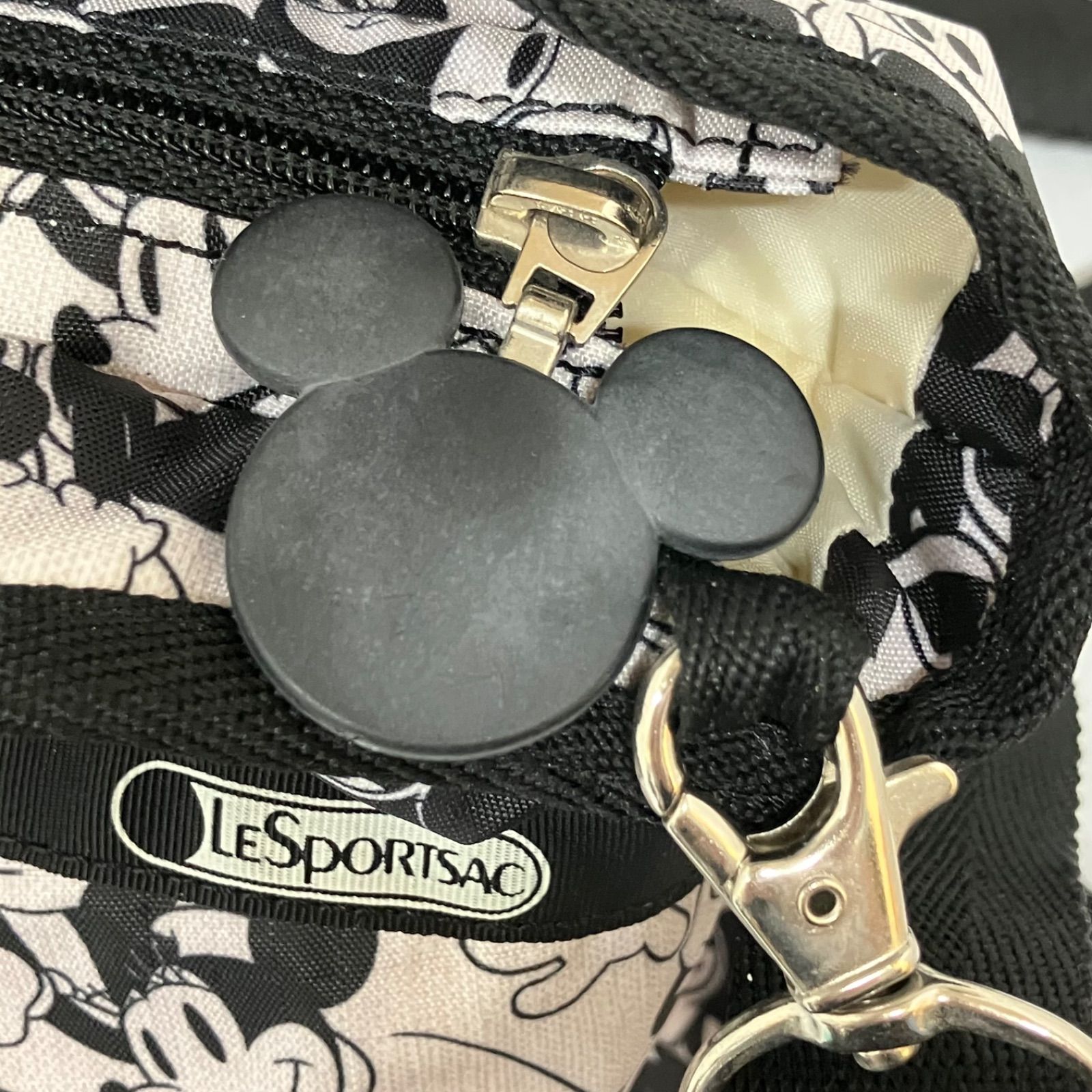 【新品】レスポートサック2Wayショルダーバッグ巾着型ファスナーにミッキーマウス 新品】レスポートサック2Wayショルダーバッグ巾着型ファスナーに