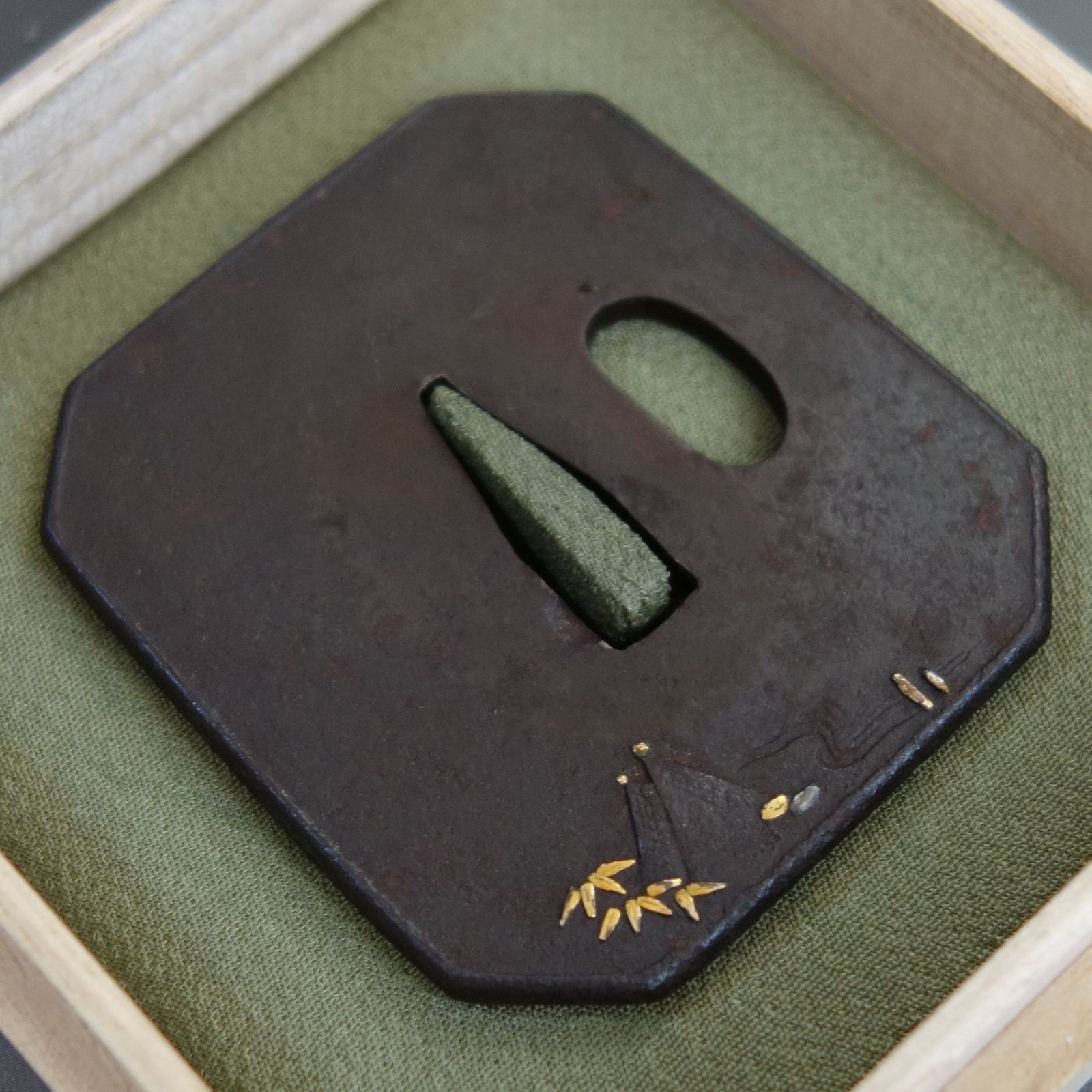 鍔 鐔 鉄地 象嵌 刀装具 武具 骨董 江戸時代【太公望図鍔】 鍔 鐔 鉄地 象嵌 刀装具 武具 骨董 江戸時代【太公望図鍔】