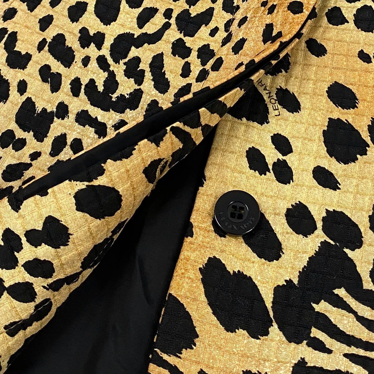 【大きいサイズXL】レオナール ジャケット ジャガード 総柄 トリム ブラック 大きいサイズXL】レオナール ジャケット ジャガード 総柄 トリム