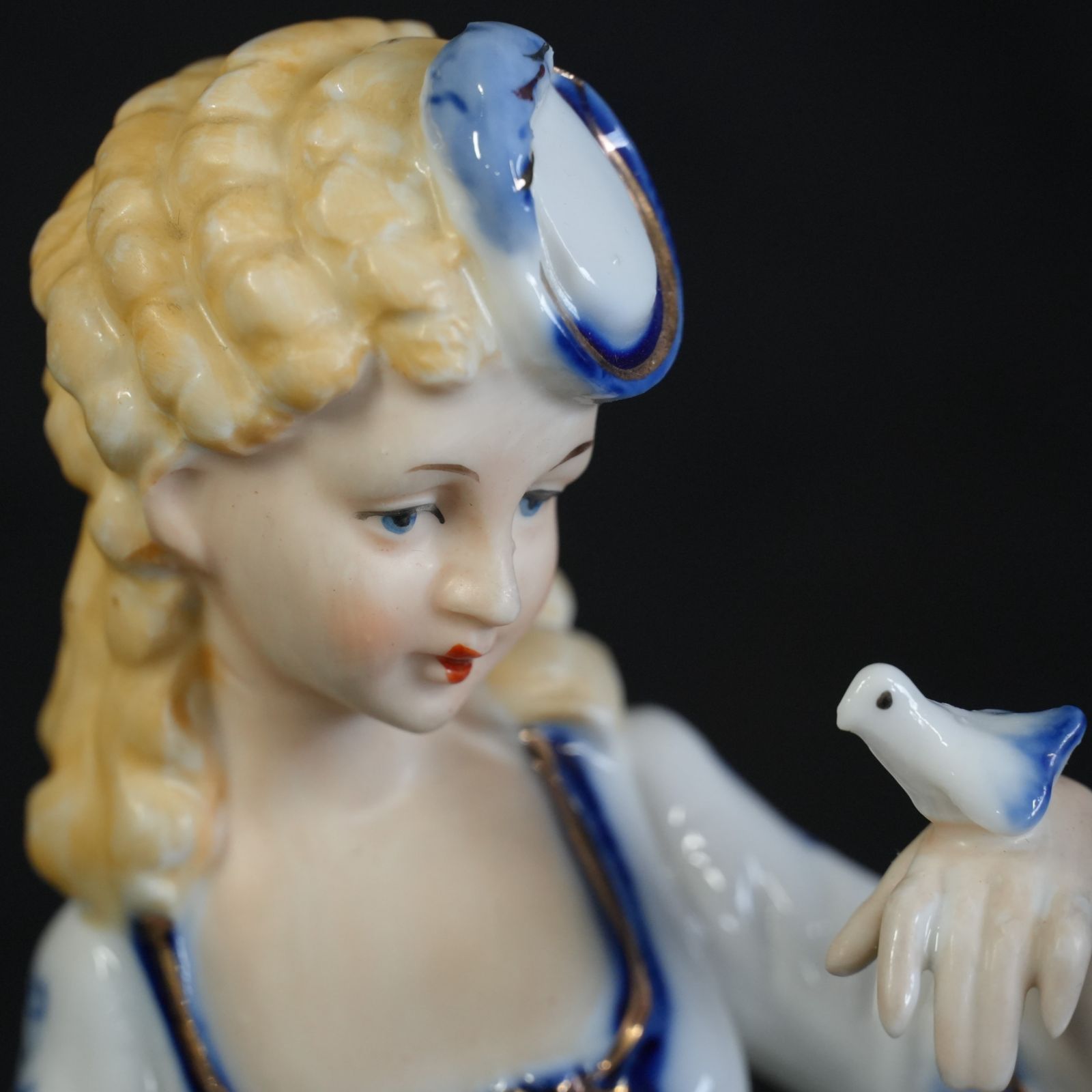 超人気 ホームオブジェ  Lnteriors  フィギュリン 陶器 置物 陶器人形 フィギュリン ほっぺにキス