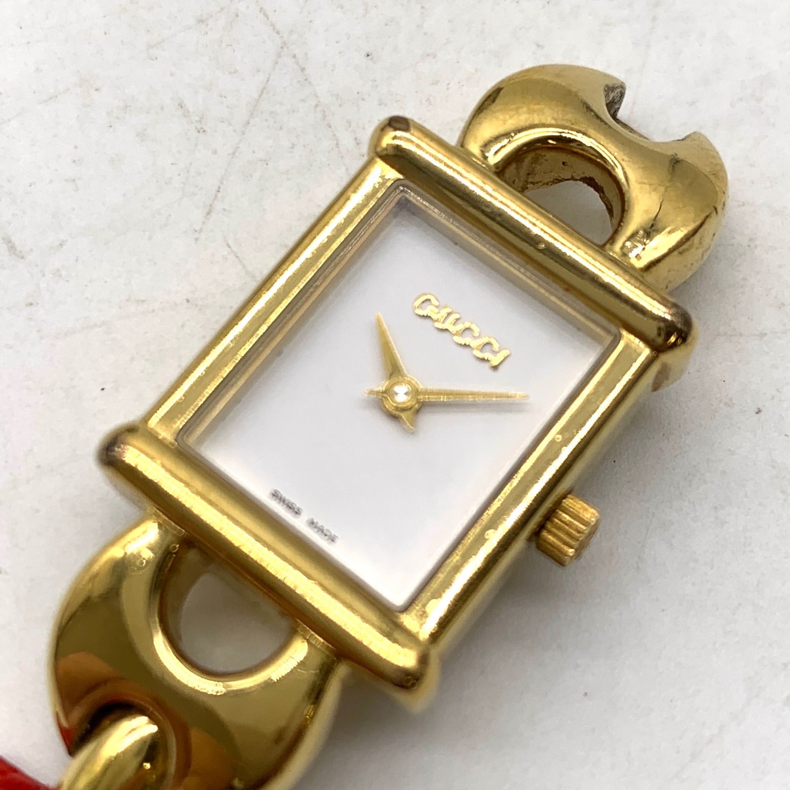 お買い得】GUCCI 腕時計 1800L スクエア型 ブラック革ベルト レッド革